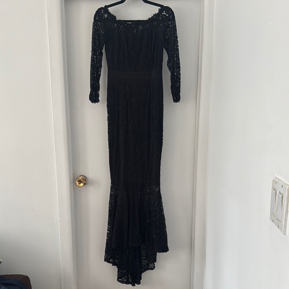 Elegant Black Lace Evening Gown